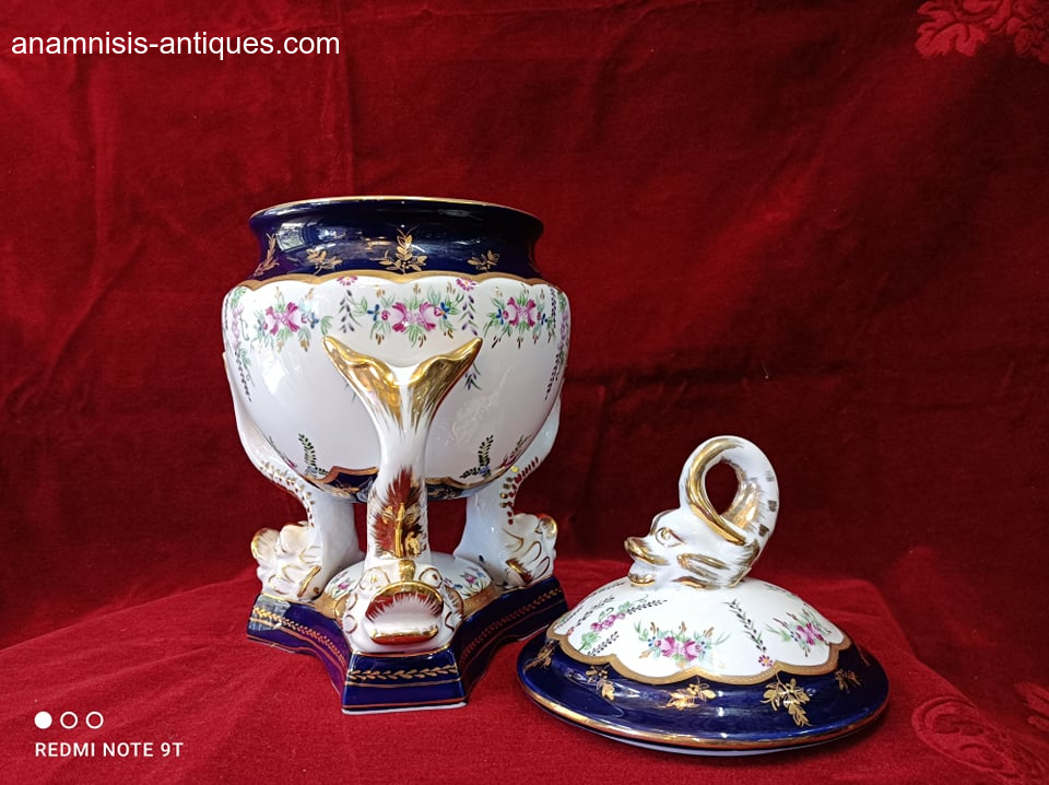 1650316571-fontaniera-porcelanis-Limoges-fine-porcelain-psili-me-kapaki-entona-xrwmata-mple-leyko-k-xryso.jpg